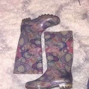 Coach  Poppy  rain boats